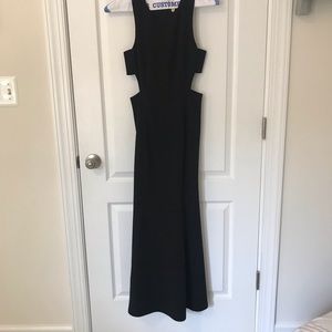 Lulu’s black dress